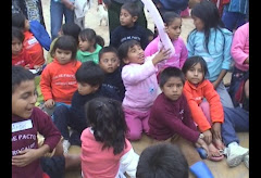 NIÑOS CON SUS POLERAS DE CENTRO CALEB Y DIOS DE PACTOS