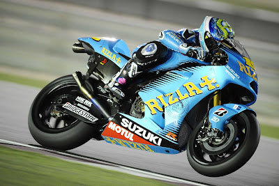 Rizla_Suzuki_MotoGP_GSV-R_2011_Alvaro_Bautista_07_3000x2000