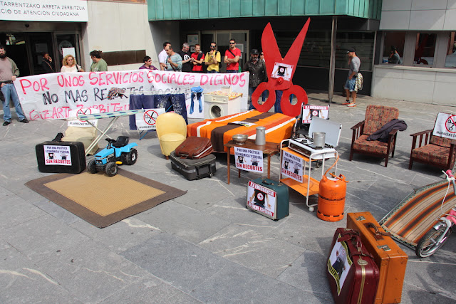 Protesta de Berri-Otxoak ante el Ayuntamiento de Barakaldo