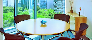 salon de reunion mesa con sillas
