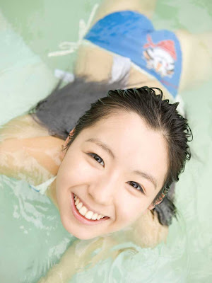 Rina Koike : Hotties Cute Japan babe Bikini in pool
