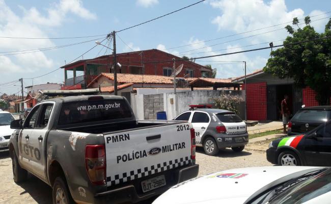 Bandidos roubam armas, colete e munições de Pelotão da PM