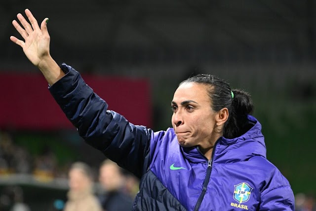 A seleção tá fora da copa!!! E Marta lamenta eliminação do Brasil: "Não é, nem nos meus piores pesadelos, a Copa que eu sonhava"