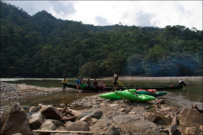 Giorgio making friends with a local fishing family, Chris Baer, Colombia, Rio Caqueta