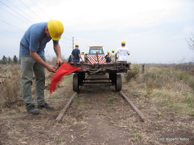 Carga, traslado y descarga de rieles (20 de Junio - Km 46)