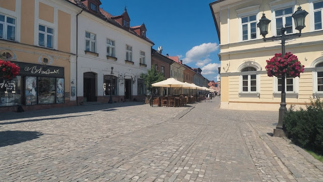 Malownicze uliczki Oświęcimia, idealne miejsce na spacer i odkrywanie lokalnych tajemnic.