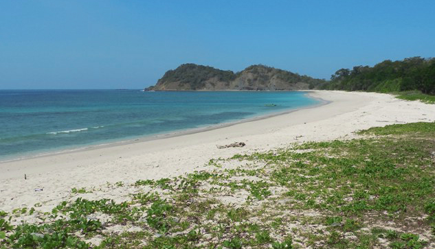 Pantai Aili di Kabupaten Sumba Tengah, Provinsi Nusa Tenggara Timur