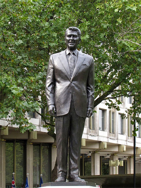 Statue of Ronald Reagan by Chas Fagan, Grosvenor Square, London