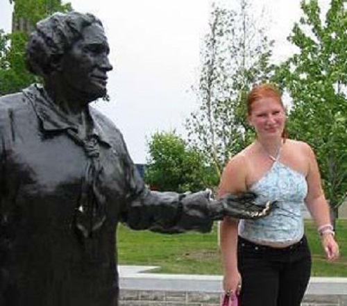 funny photo of a statue