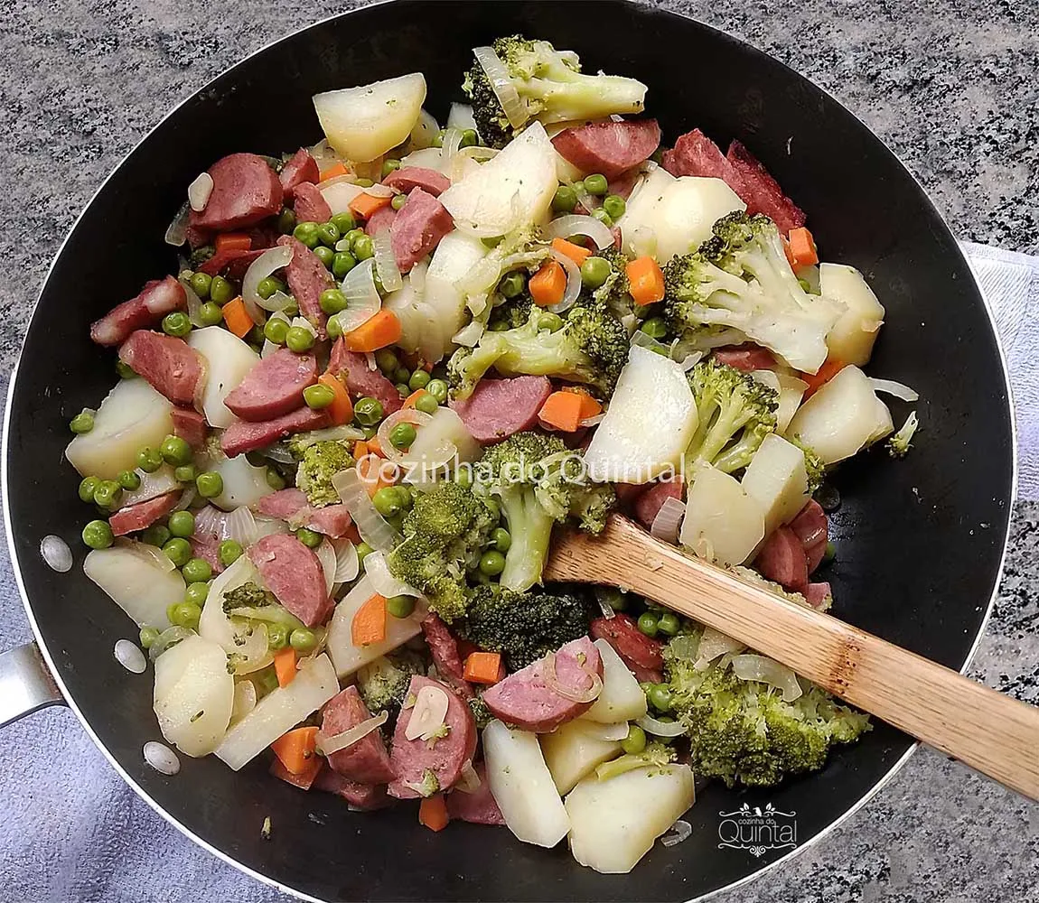 Frigideira de Legumes com Linguiça Cozinha do Quintal