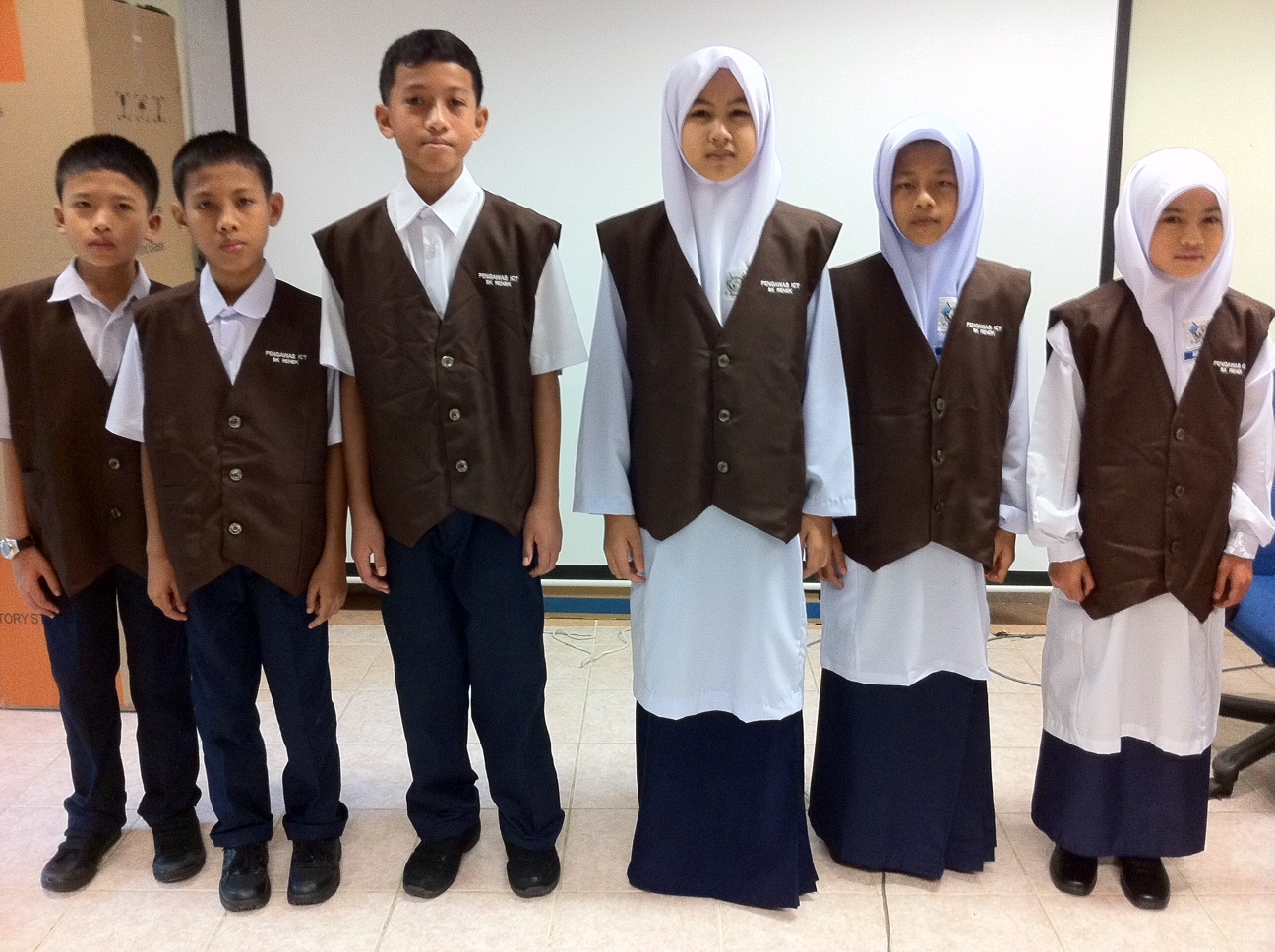 CIKGU WMNOOR: PENGAWAS ICT SK. RENEK