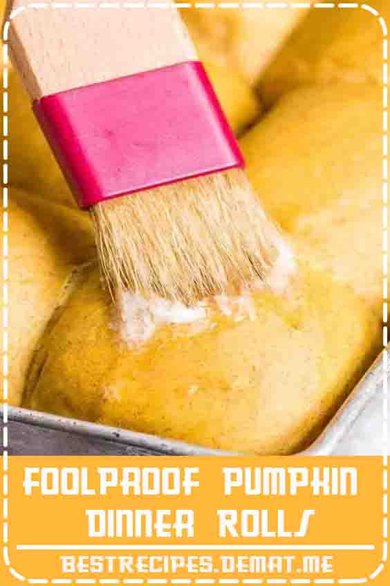 Quick and easy Pumpkin Dinner Rolls are egg free and filled with pumpkin spice flavor. The perfect bread for Thanksgiving dinner. #thanksgiving #thanksgivingrecipes #pumpkin #pumpkinbread#Bread#Bun