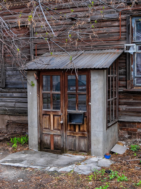 Вход в дом, крупным планом