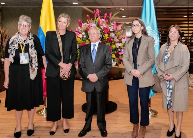 Queen Maxima wore a black blazer suit by Massimo Dutti arrived in Medellin. Minister of Finance of Colombia Ricardo Bonilla