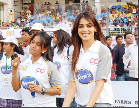 Genelia-cheers-at-Celebrity-Cricket-League-T20-2