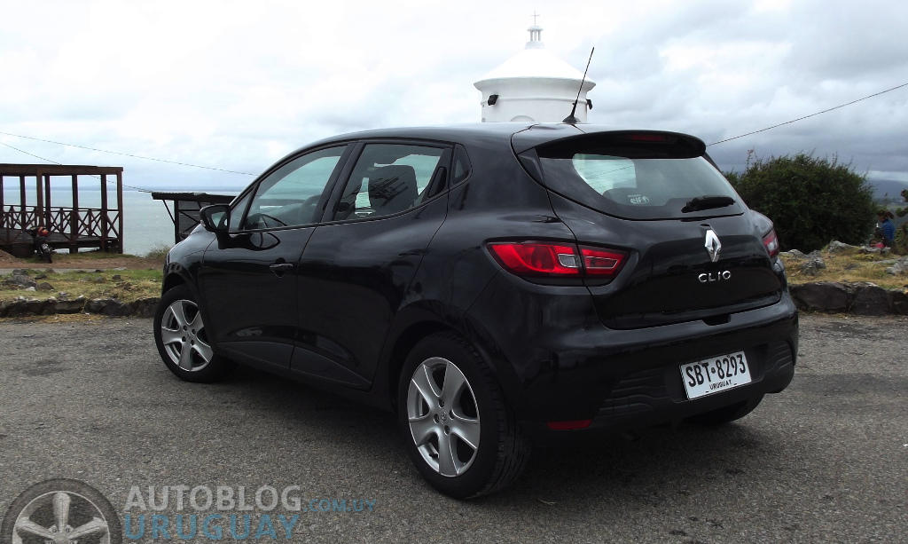Contacto: Renault Clio IV Expression 1.2 16v : Autoblog Uruguay