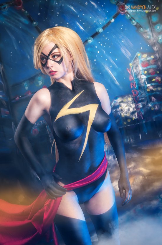 Helly von Valentine disharmonica deviantart cosplay modelo erótica sensual miss marvel