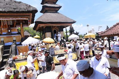  Muspayang Upacara Bumhi Sudha di Pura Watu Klotok