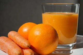 A photo of healthy fruit juice which indicates how good thoughts can improve your mindset