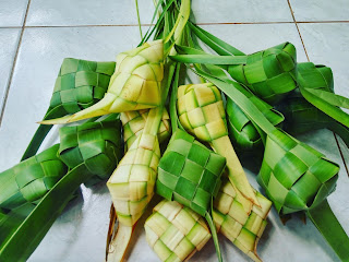 ketupat lepet ada saat pesta lomban atau Syawalan di jepara