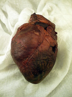 [Image: mummified_vampire_heart_07.jpg]