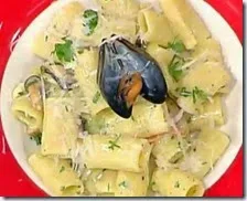Rigatoni alla carbonara di cozze e pecorino