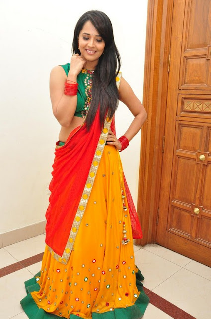 anasuya back in saree