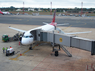 Aeronave parada no Aeroporto Internacional Juscelino Kubitschek