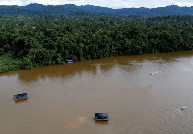 Ministério Público investiga denúncias de troca de ouro ilegal por vacinas contra Covid-19 em Roraima, diz Reuters