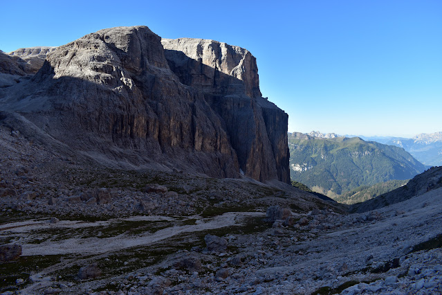 Il massiccio del Sass Pordoi dall'alto della Val Lasties