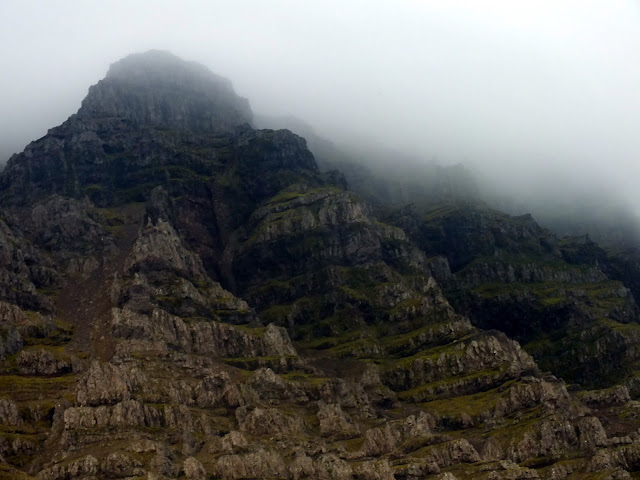 picos de montañas islandesas