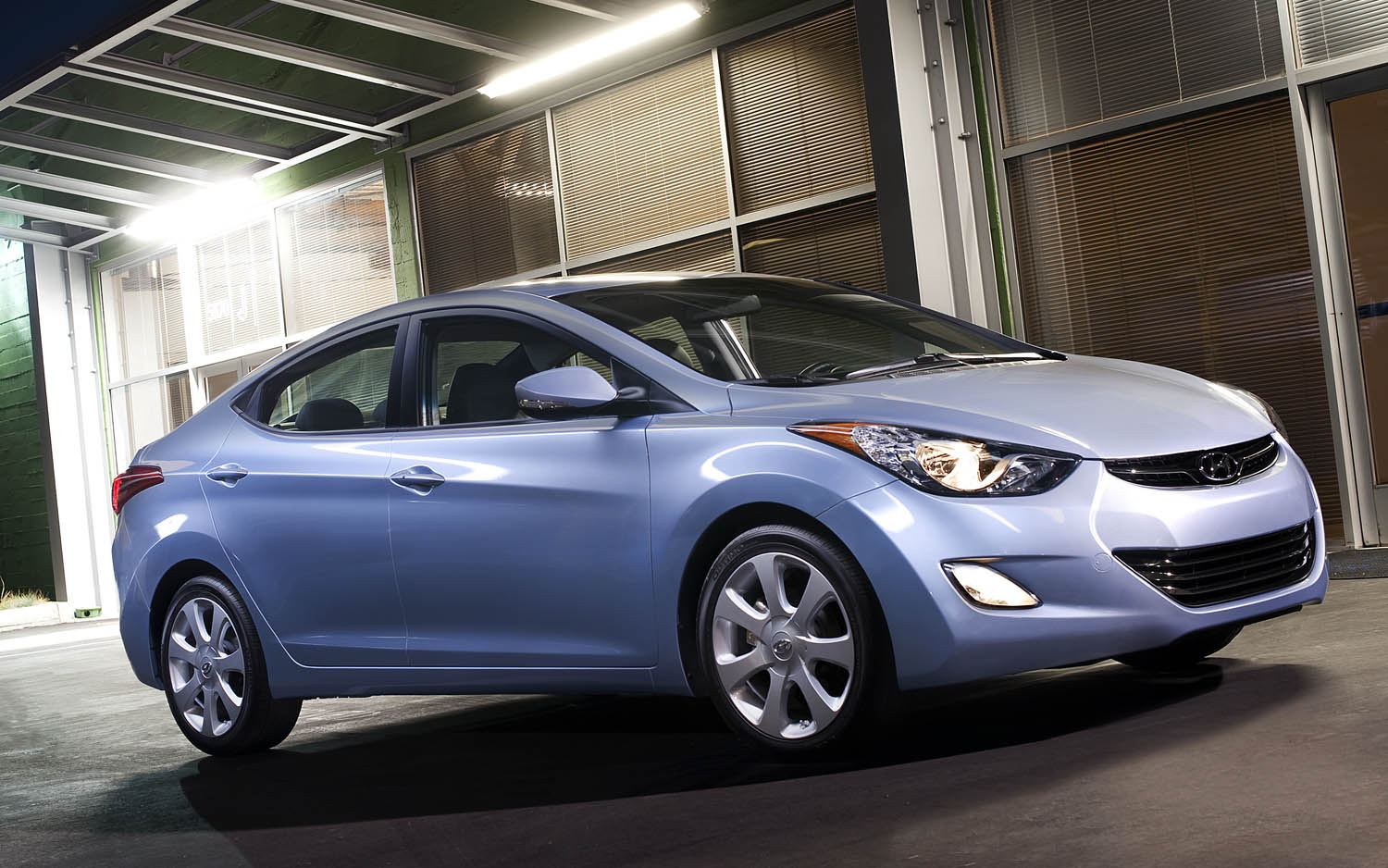 Hyundai - Auto twenty-first century: 2011 Hyundai Elantra