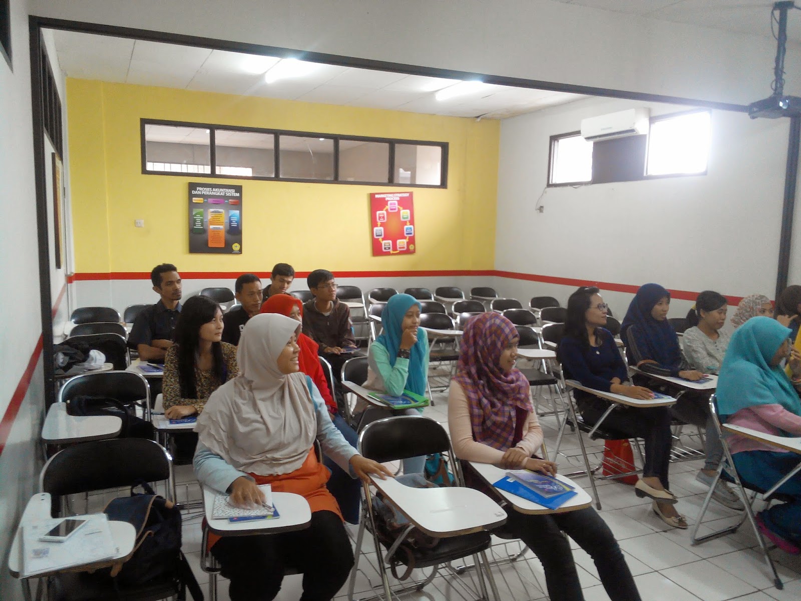 Kuliah perdana merupakan kuliah umum yang diagendakan oleh STBA PERTIWI BEKASI Mahasiswa Jurusan Bahasa dan Sastra Inggris sebagai kuliah awal dalam rangka