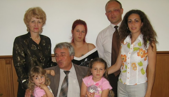 Кмета със семейството си в Кюстендил