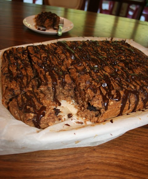 Bolo de chocolate e manteiga de amendoim ( vegan; sem açúcar, farinha, ovos)