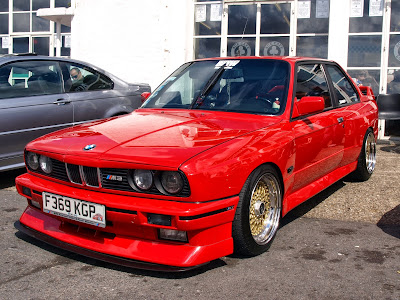 BMW E30 Tuning in red 