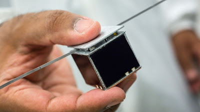 Los microsatélites que caben en la palma de la mano creados por ingenieros de la Arizona State University para fines académicos y de investigación científica