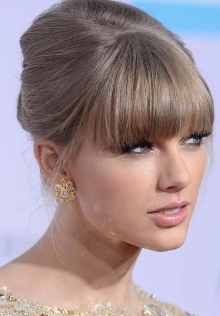 10 Model Rambut Taylor Swift Paling Top dan Inspiratif 