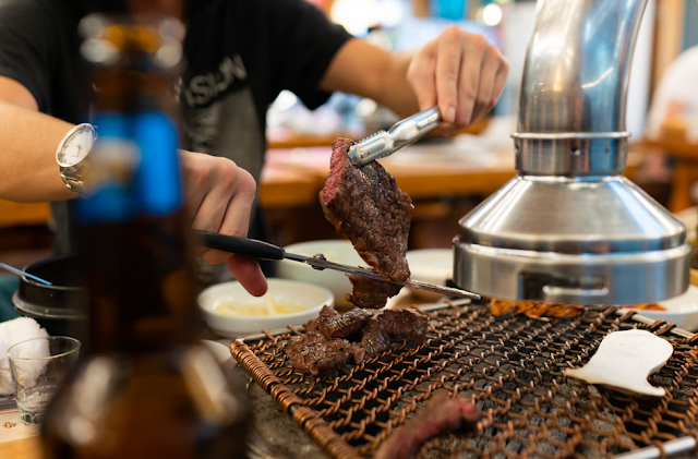 Il barbecue coreano, accompagnato dal soju, è stato scelto come il miglior piatto della cucina coreana dagli stranieri