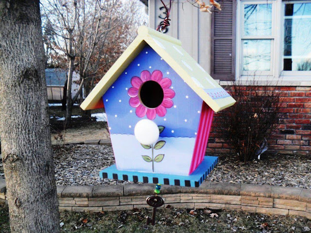 Decorating With Birdhouses