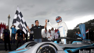 Tak Mau Anies Sukses Sendirian, Jokowi Bakal Grid Walk di Formula E