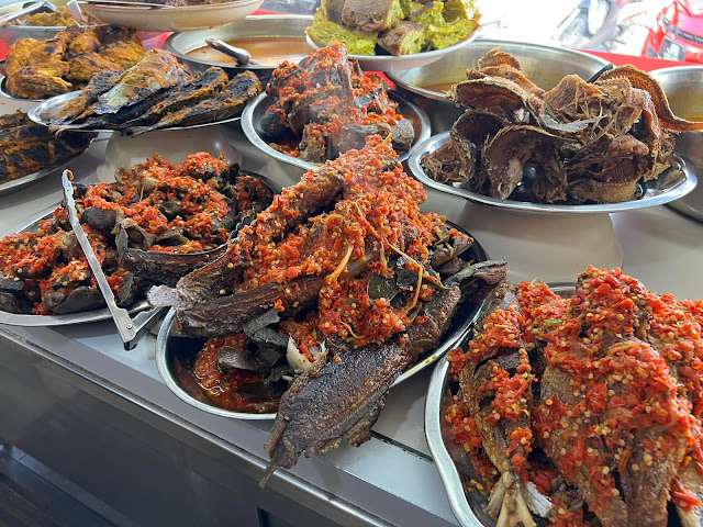 Makan Nasi Padang Kampung Melayu Majidee