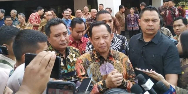 Beda Pengawalan Mendagri: Tjahjo Longgar, Tito Ekstra Ketat