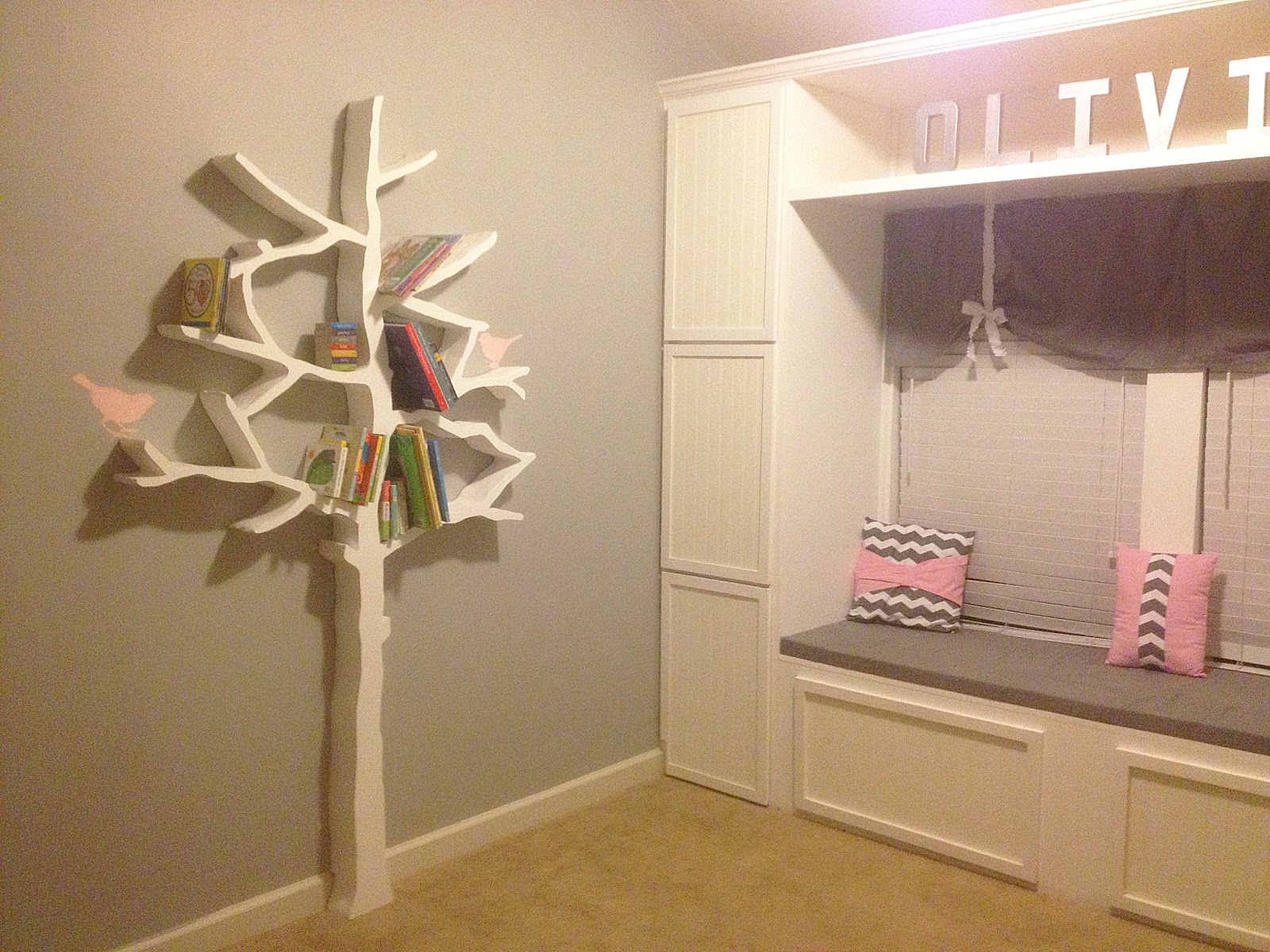 Walls Under Construction: DIY Tree Bookshelf