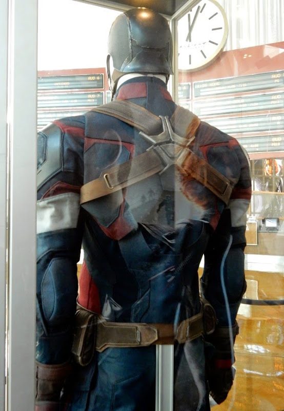 Captain America costume back Avengers Age of Ultron