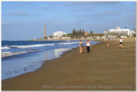Playa de Maspalomas y faro al fondo