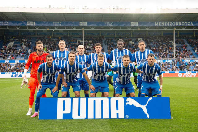 📸DEPORTIVO ALAVÉS 📆10 febrero 2024 ⬆️Antonio Sivera, Rafa Marín, Jon Guridi, Javi López, Samu Omorodión, Abdel Abqar. ⬇️Luis Rioja, Ander Guevara, Antonio Blanco, Andoni Gorosabel, Álex Sola. DEPORTIVO ALAVÉS 1 🆚 VILLARREAL C. F. 1 Sábado 10/02/2024, 14:00 horas. Campeonato de Liga de 1ª División, jornada 24. Vitoria, Álava, estadio de Mendizorroza: 14.523 espectadores. GOLES: ⚽1-0: 25’, Samu Omorodion. ⚽1-1: 42’, Jorge Cuenca.