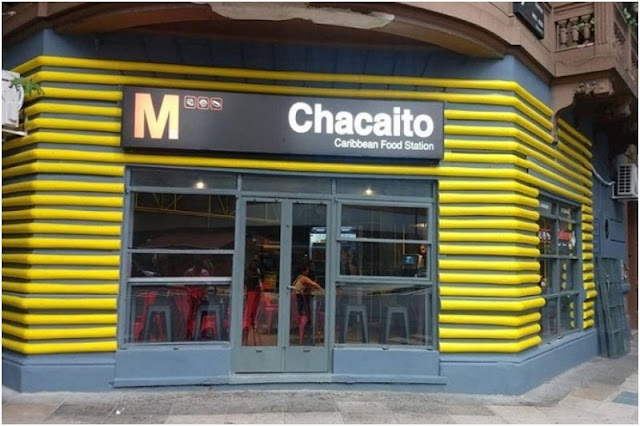   Abren un bar en Buenos Aires con la fachada del Metro de Chacaíto