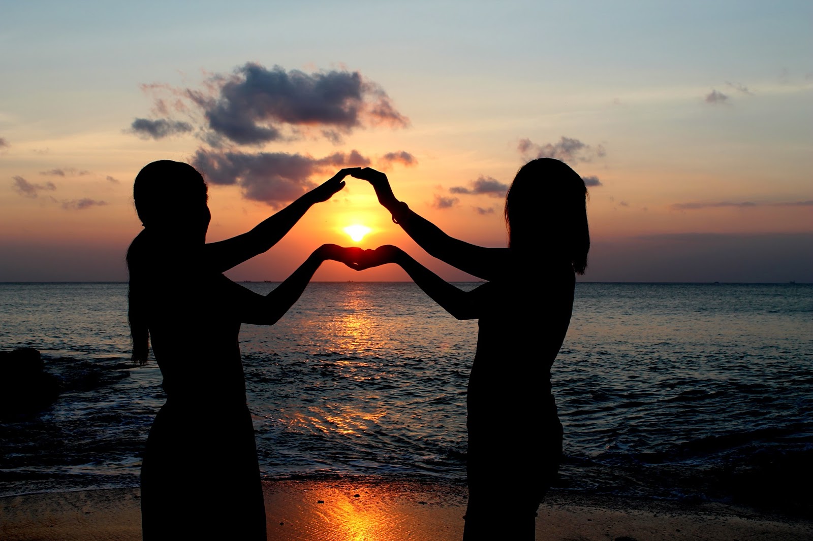 Gambar Siluet Orang Di Pantai