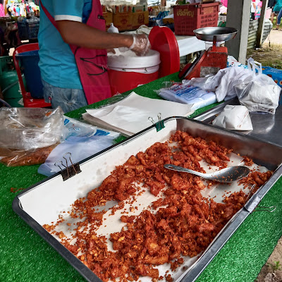 ข้าวเหนียวหมูทอดตลาดนัด